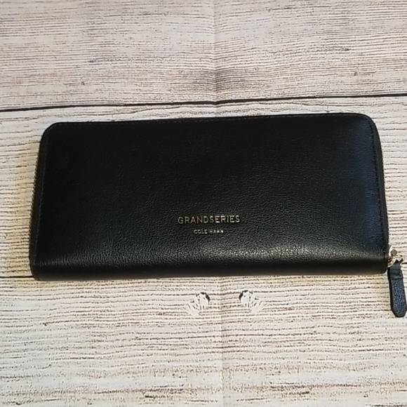 Zip around continental wallet
